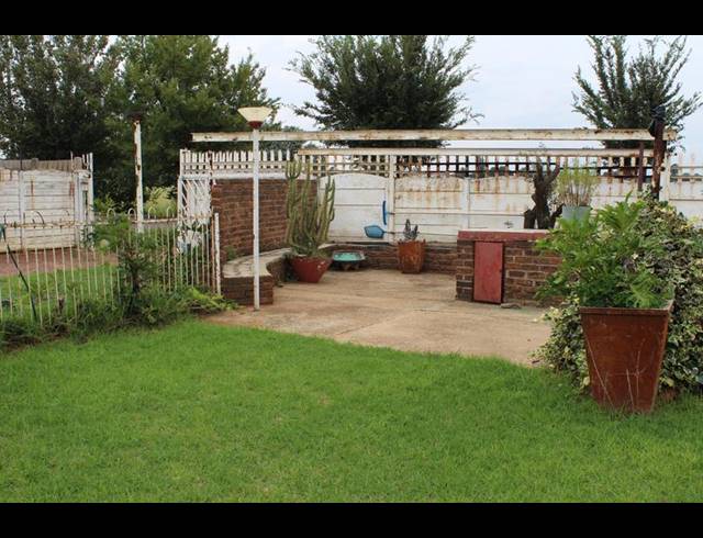 4 BEDROOM PROPERTY TO RENT IN SELECTION PARK